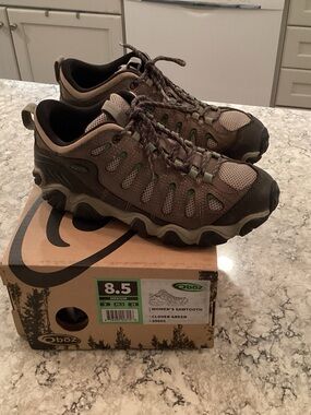 Oboz Sawtooth  women’s hiker. Sz 8 1/2